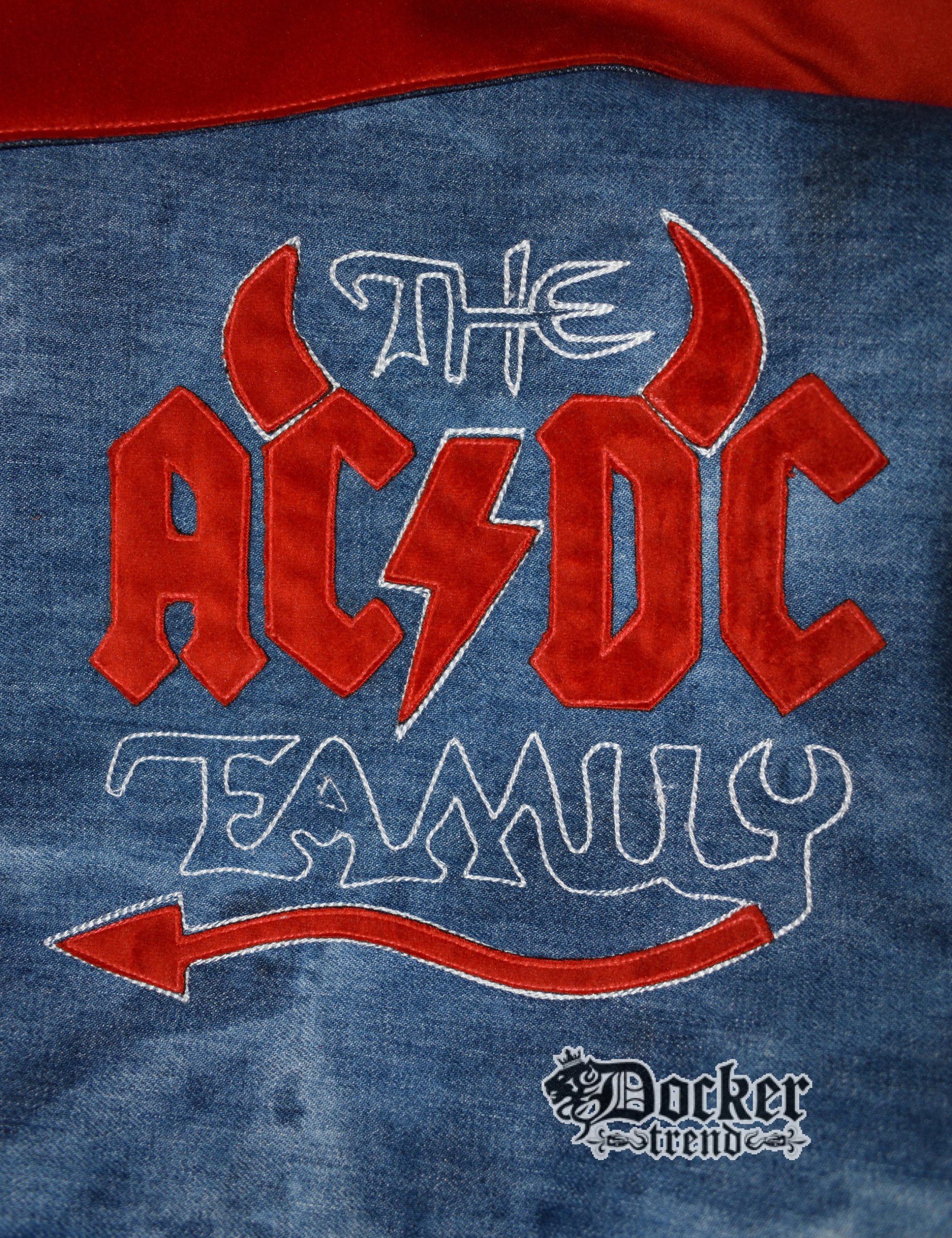 Логотип AD/DC Family